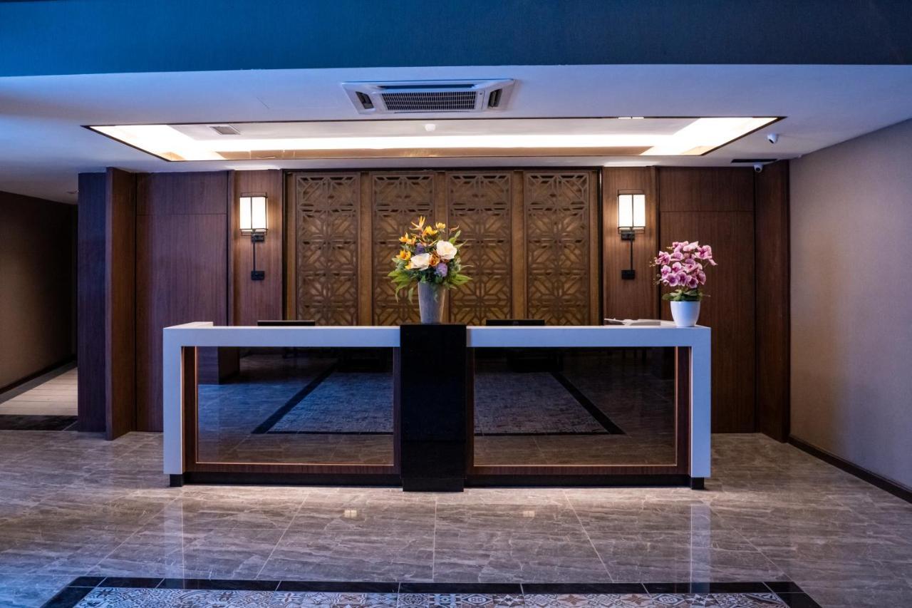 Christee Suites Hotel Malacca Exterior photo