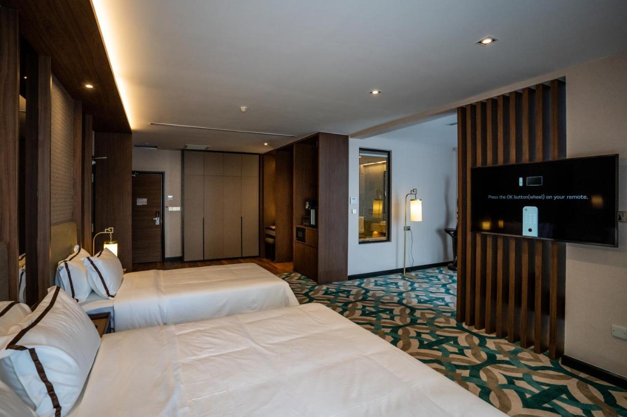 Christee Suites Hotel Malacca Exterior photo
