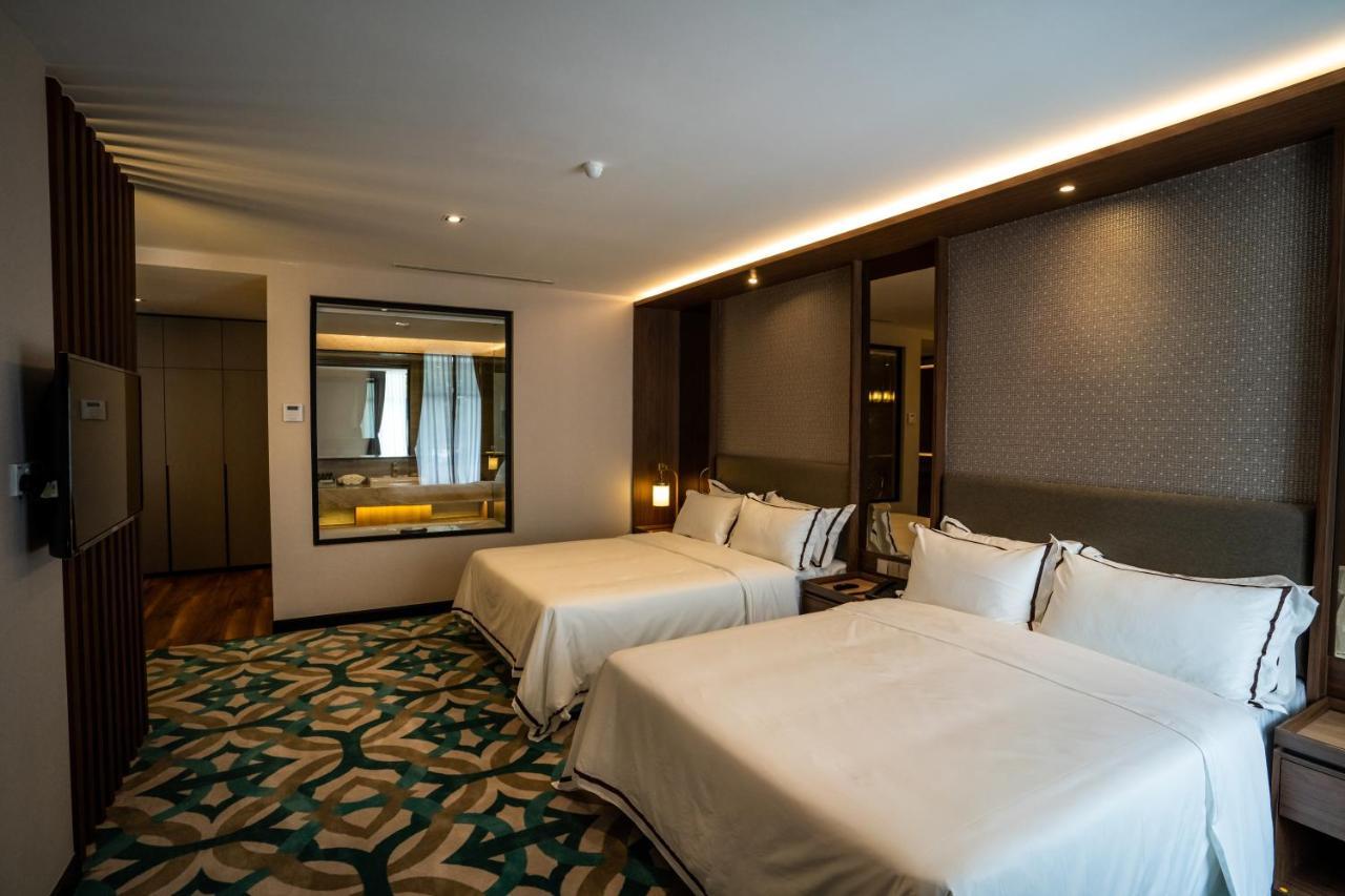 Christee Suites Hotel Malacca Exterior photo