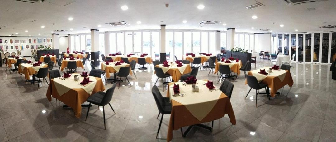 Christee Suites Hotel Malacca Exterior photo
